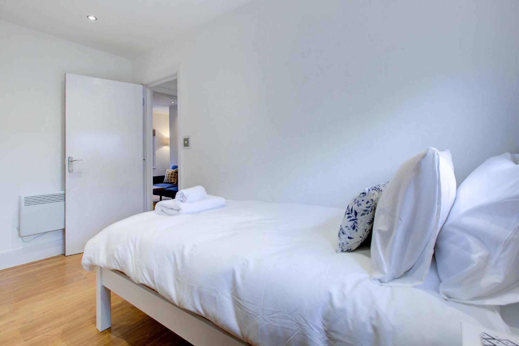 Wonderful Two-Bedroom Apartment ลอนดอน ภายนอก รูปภาพ